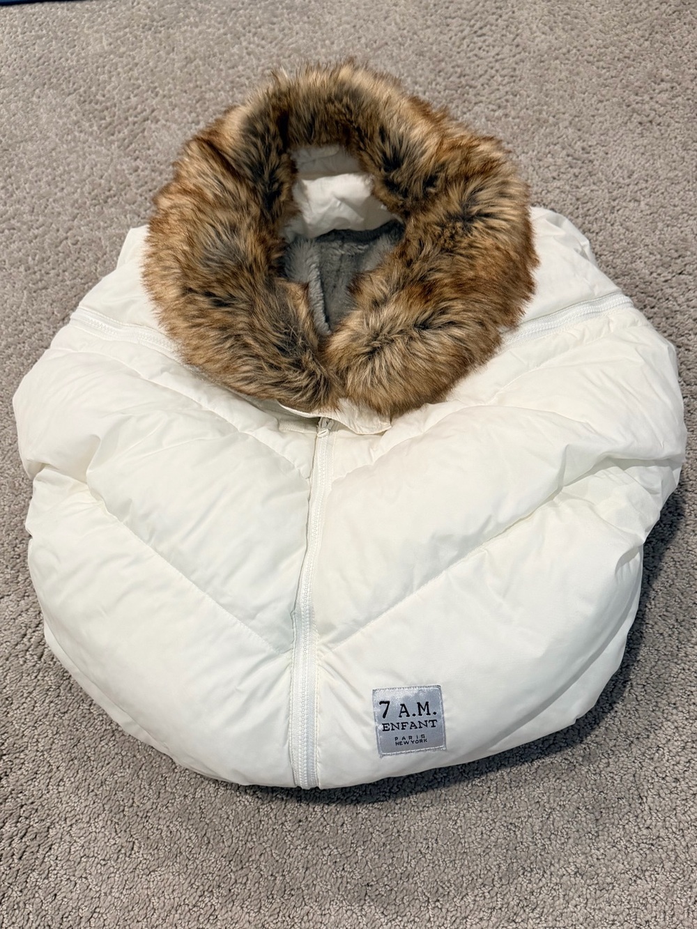 NWOT! 7AM Enfant Car Seat Cocoon